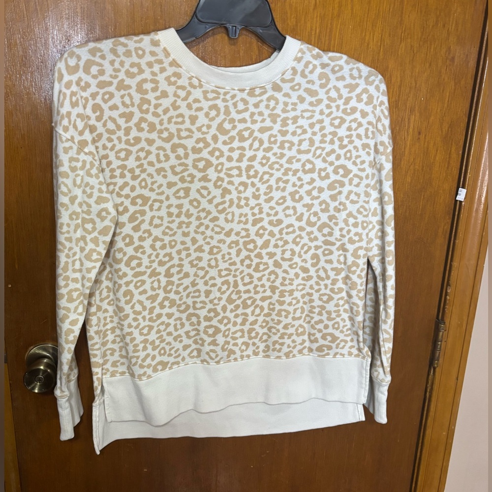 Ivory with cheetah print si3 small oversized hi low sweatshirt time and true